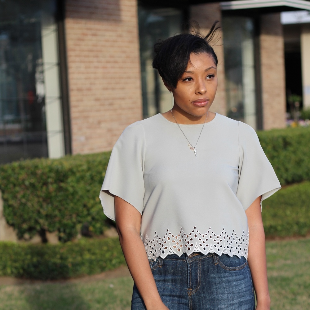 Woven short-sleeved blouse (in Mint or Light Pink)
